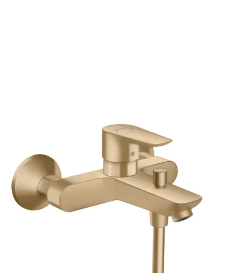 Wannenmischer in gebürstetem Bronze-Finish, montiert auf einer Wand. Die Armatur verfügt über einen Hebel zur warmen und kalten Wasserregelung. Produkt von Hansgrohe.
